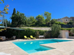 Location jolie maison à Lambesc avec piscine et jardin